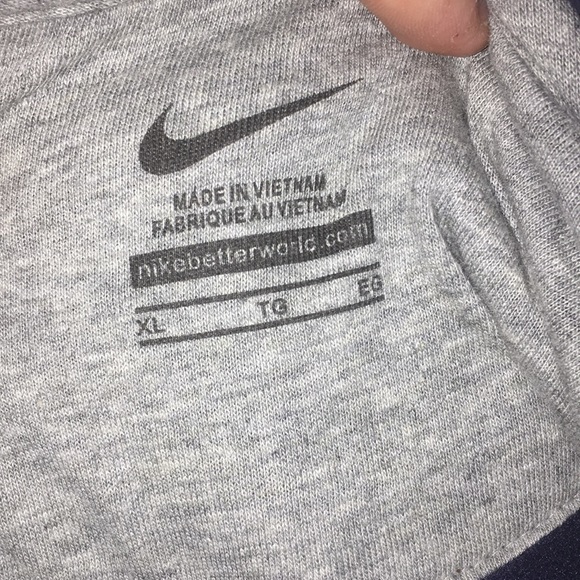 Nike Zip Up - Picture 2 of 3
